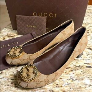 Gucci beige GG canvas interlocking GG block heel pumps,interlocking GG logo